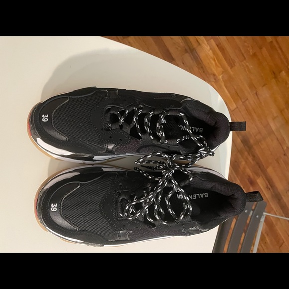 Balenciaga Other - Balenciaga triple s sneakers size 39